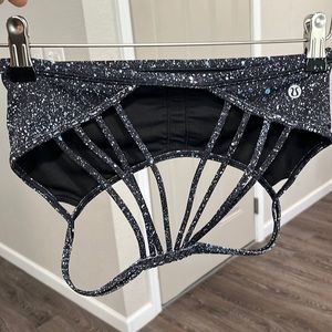 Size 6 lululemon lighten up bra